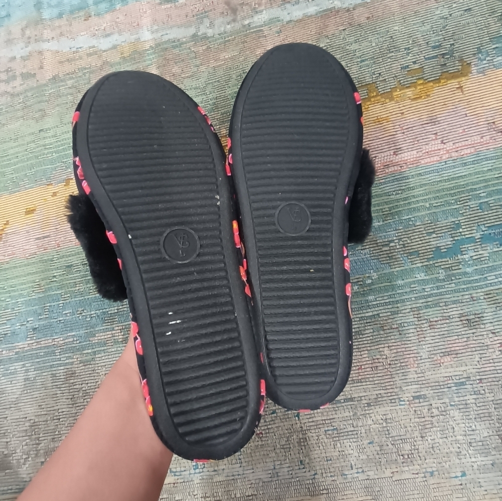Victoria's Secret Cherry Slippers Size Large - Picture 4 of 4
